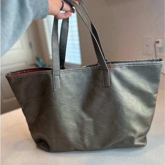 Dazzling Silver Vince Camuto Tote/Bag with Pink Interior Lining - Picture 8 of 10